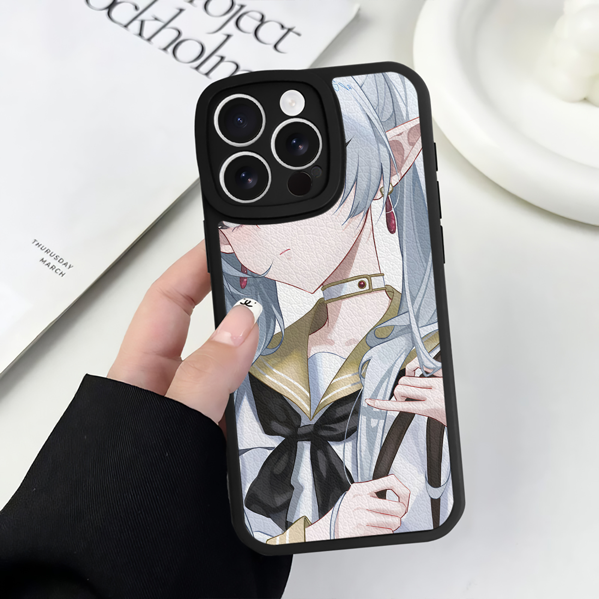 （画像用） 葬送のフリーレン Frieren 【iPhone 16シリーズ対応】シリコンスマホケース（レザー調） 材質：シリコン